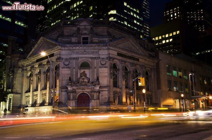 Immagine La Hockey Hall of Fame di Toronto, uno dei templi del vigoroso sport su ghiaccio, una delle passioni del Canada - © Stephen Mahar / Shutterstock.com