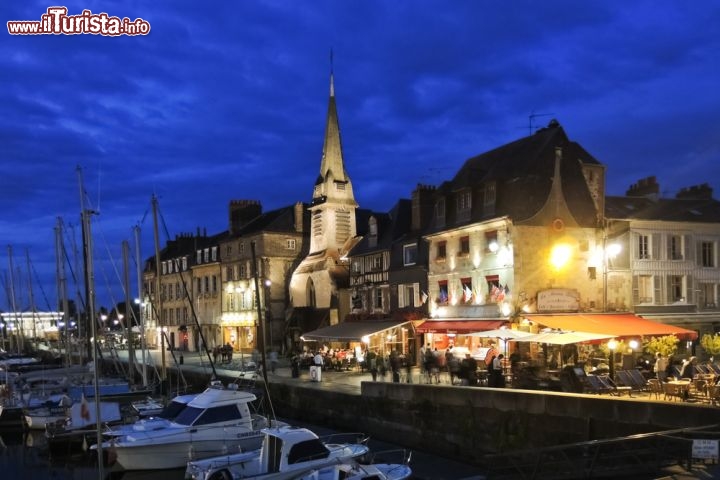 Immagine Honfleur il vecchio porto di notte  - © vvoe / Shutterstock.com