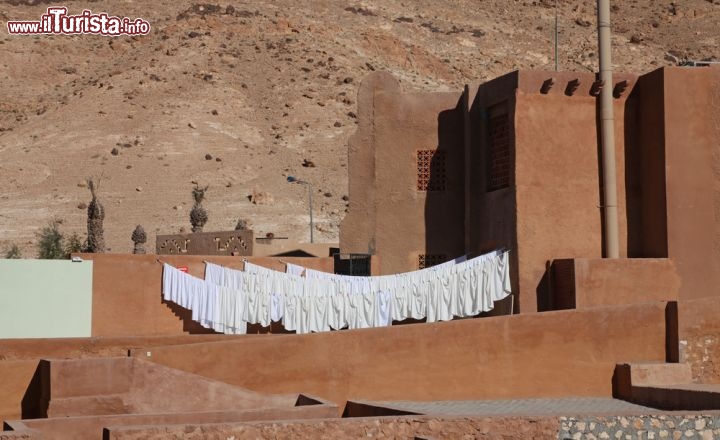 Immagine Hotel a Tamerza: siamo nei pressi di una delle oasi di montagna della Tunisa - © Zvonimir Atletic / Shutterstock.com