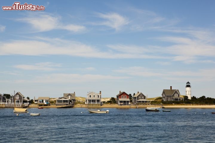 Immagine Hyannis fotografata dal mare. Si tratta del porto principale di Cape Cod, negli USA orientali - © mamahoohooba / Shutterstock.com