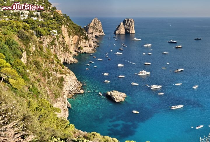 Immagine I Faraglioni di Capri visti dai giardini di Augusto