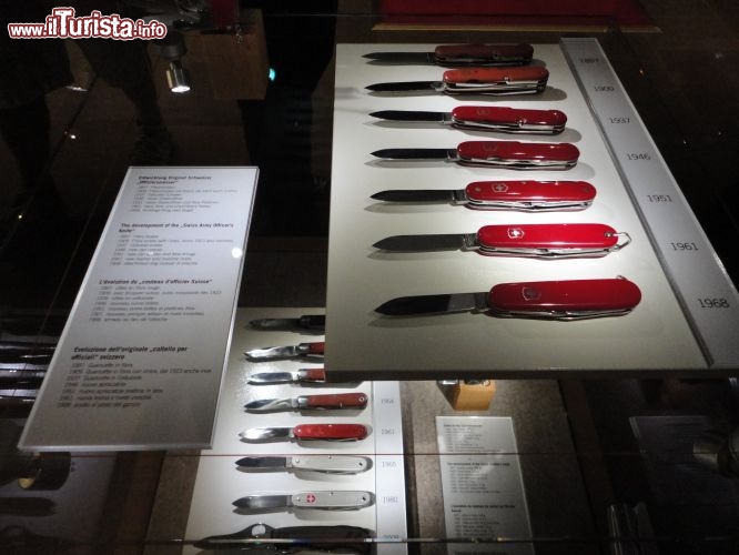 Immagine I famosi coltellini Svizzeri Victorinox, nel museo-store di Brunnen