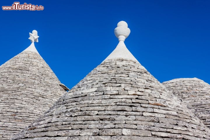 Immagine I tetti dei trulli di Alberobello Puglia - © Dario Lo Presti / Shutterstock.com