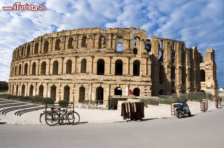 Immagine Il Colosseo d'Africa, ovvero l'anfiteatro di El Jem in Tunisia - © parkisland / Shutterstock.com