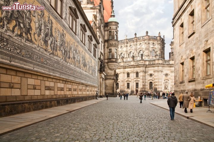Immagine Il Corteo dei Principi del Castello Residenziale di Dresda (Germania) - © ppl / Shutterstock.com