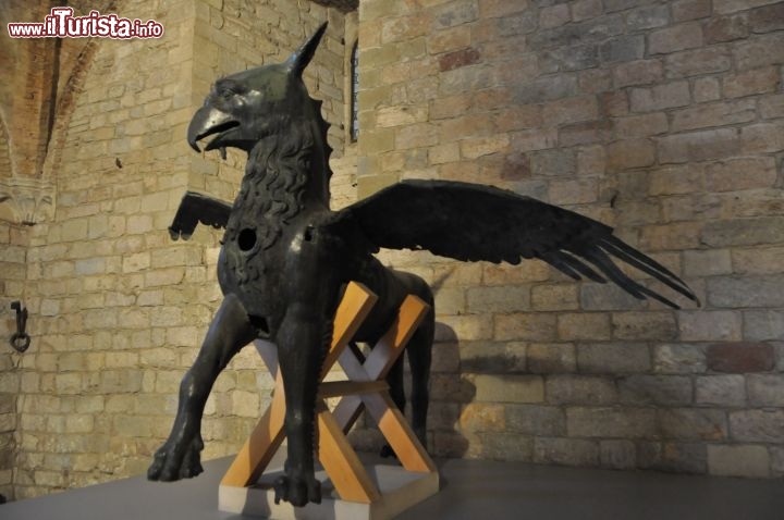 Immagine Il Grifone, la copia originale,  simbolo della città di  Perugia