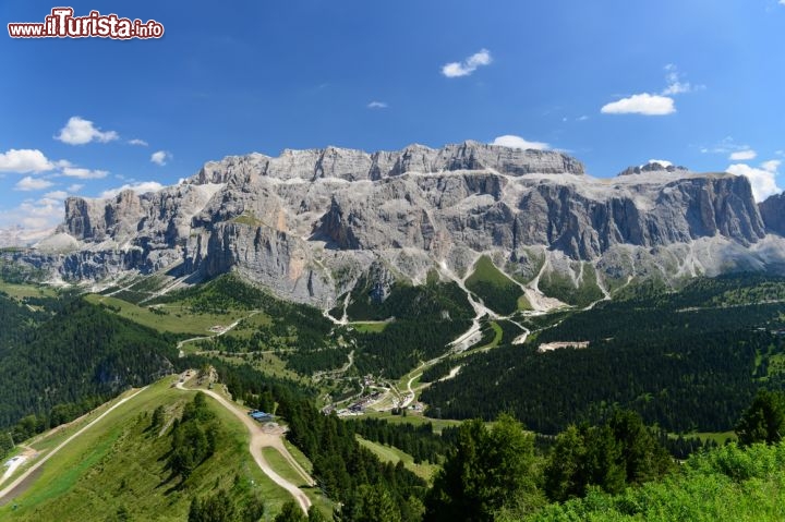 Immagine Il Gruppo Sella (Sellagruppe) fotografato dalla Val Gardena in Alto Adige - © Angelo Ferraris / Shutterstock.com