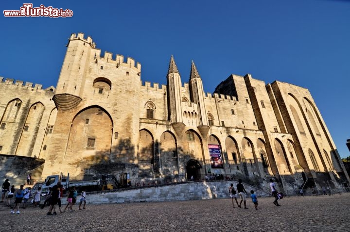 Immagine Il Palazzo dei Papi di Avignone, capolavoro medievale della Provenza