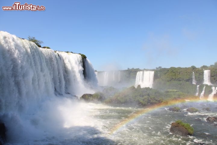 Immagine Il Patrimonio UNESCO delle cascate di Iguassu si trova al confine tra Brasile e Argentina - © Achim Baque / Shutterstock.com