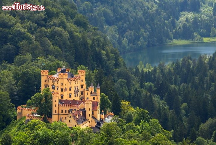 Immagine Il castello di Hohenschwangau in Germania 207582703 - © Ammit Jack / Shutterstock.com