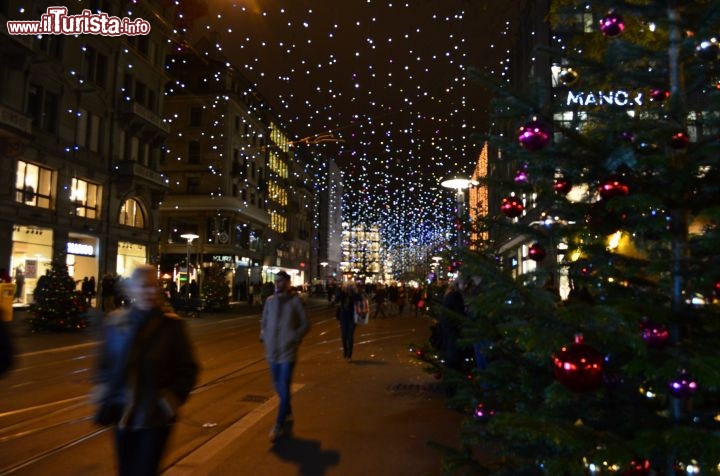 Addobbi Natalizi Zurigo.Il Centro Di Zurigo Durante Il Periodo Di Natale Un Foto Zurigo