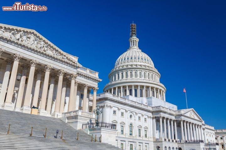 Immagine Il complesso neoclassico del Campidoglio di Washington DC, USA. La cupola doppia possiede un diametro di 30 metri - © S.Borisov / Shutterstock.com