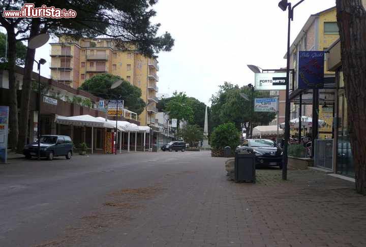 Immagine Il corso centrale della località turistica di Lido degli Estensi, non lontano da Comacchio, in Emilia Romagna