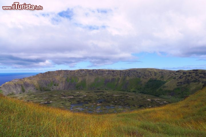 Immagine Il cratere del Vulcano Rano Kau si trova sull'Isola di Pasqua in CIle (Rapa Nui ) - © Leonard Zhukovsky / Shutterstock.com