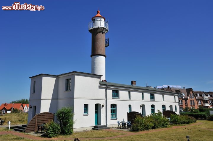 Immagine Il faro di Timmendorfer, mar Baltico in Germania. Si trova in realtà  a qualche chilometro ad est di Timmendorfer Strand sulla isola di Poel - © clearlens / Shutterstock.com