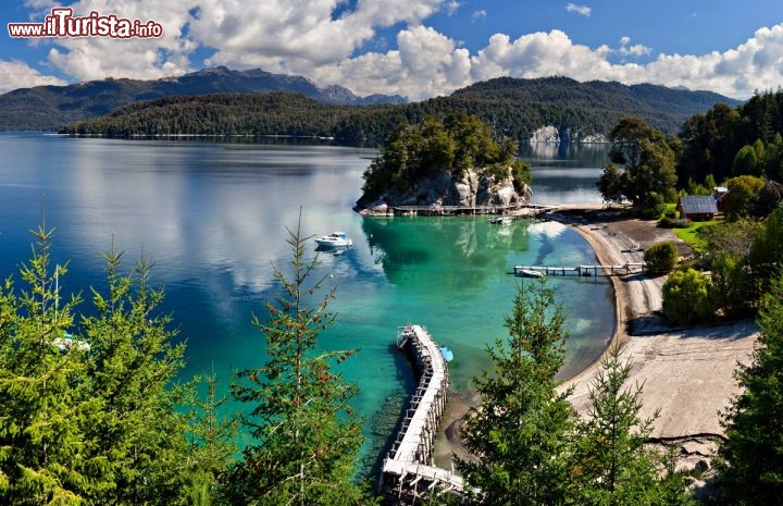 Immagine Il grande lago Nahuel Huapi a Villa La Angostura in Patagonia Argentina - © Dmitry Saparov / Shutterstock.com