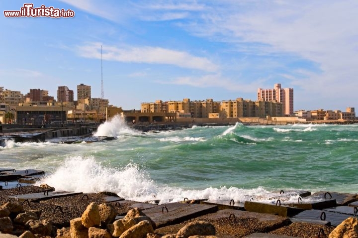 Immagine Il mare Mediterraneo ad Alessandria d 'Egitto - © krechet / Shutterstock.com