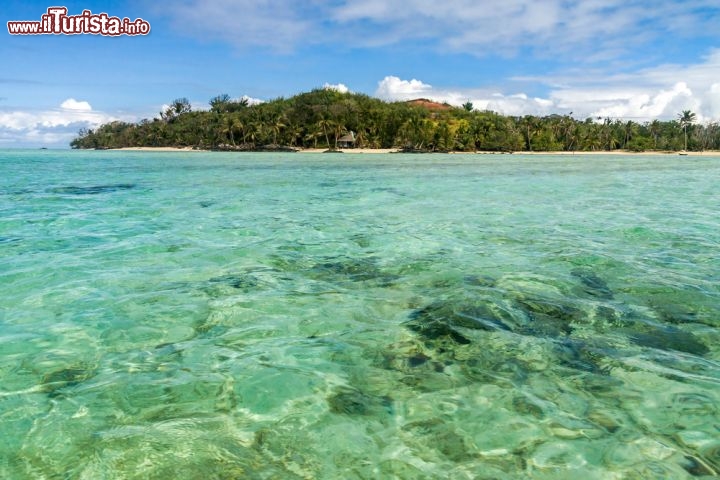 Immagine Il mare cristallino di Nosy Boraha (Île Sainte-Marie) in Madagascar, un paradiso per gli appassionati di snorkeling ed immersioni - © Pierre-Yves Babelon / Shutterstock.com