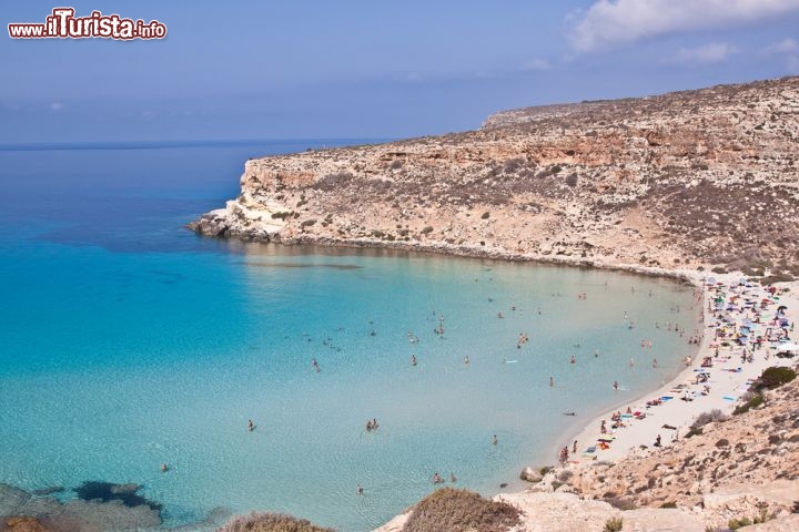 Immagine Il mare limpido di Lampedusa la famosa isola dell'Italia - © RZ Design / Shutterstock.com