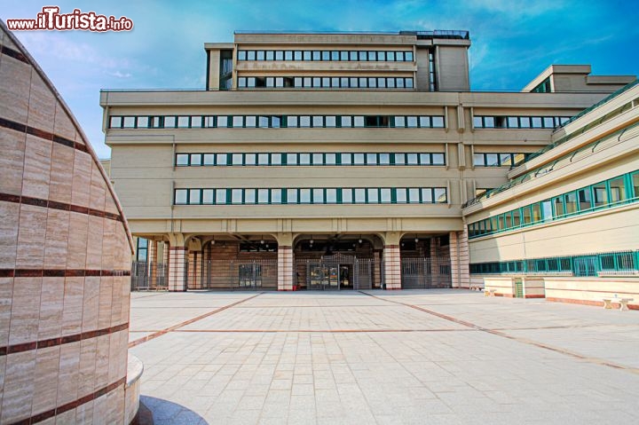 Immagine Il moderno tribunale di Frosinone, nel Lazio - © Pieralfonso / Shutterstock.com