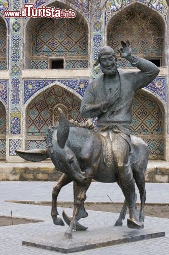 Immagine Il monumento di Hodja Nasreddin a Bukhara in Uzbekistan - © Labusova Olga / Shutterstock.com