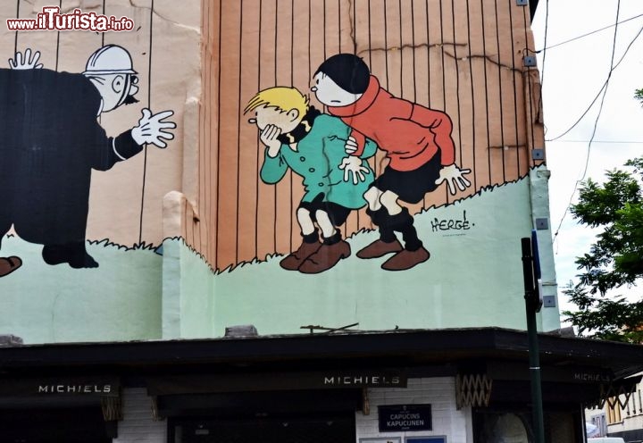 Immagine Il murales dedicato a Hergé e Tin Tin, in centro a Bruxelles - © josefkubes / Shutterstock.com