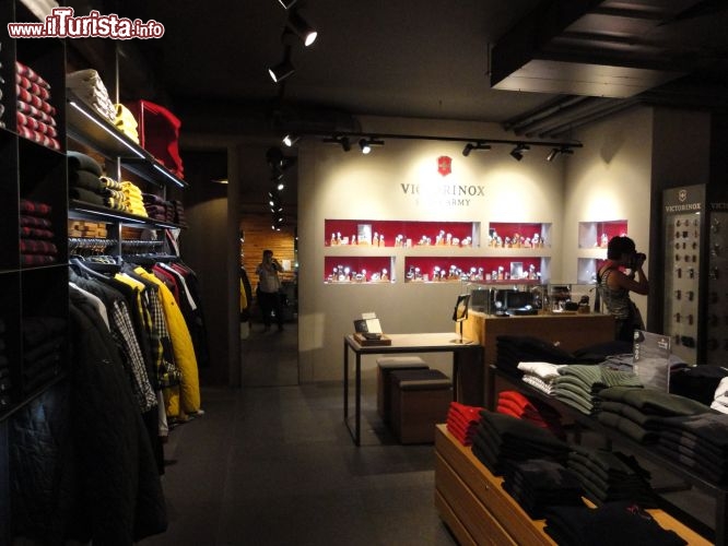 Immagine Il negozio Victorinox a Brunnen: ecco lo store al piano terra.