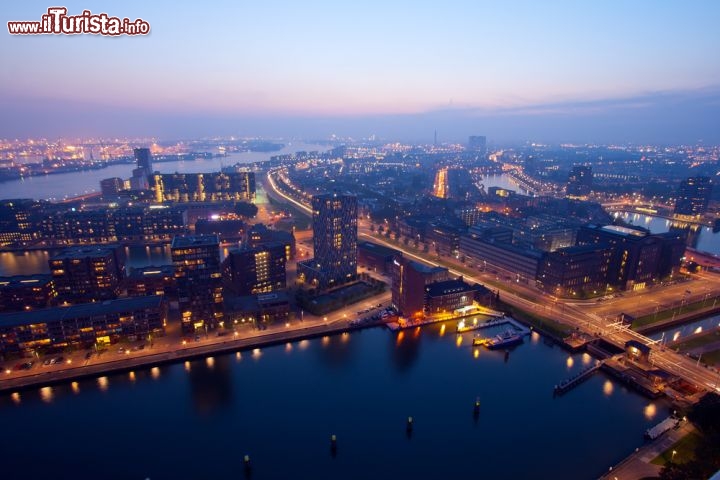 Immagine Vista aerea del porto di Rotterdam (Olanda) al tramonto - © Jelle vd Wolf / Shutterstock.com