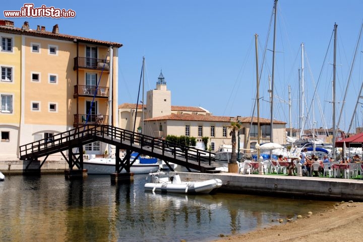 Immagine Il porto francese di Port Grimaud si trova in Costa Azzurra, nel sud-est della Francia - © Christian Musat / Shutterstock.com