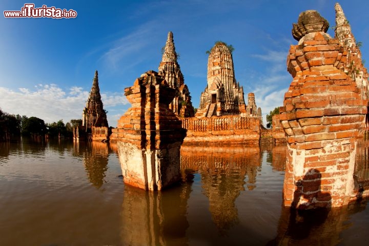 Immagine Il tempio di Wat Chaiwattanaram si trova ad Ayutthaya in Thailandia - © Wiratchai wansamngam / Shutterstock.com