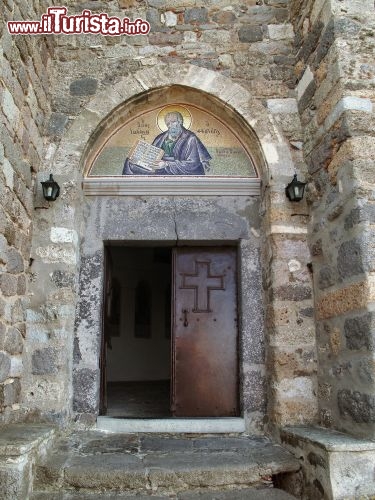 Immagine Ingresso del Monastero di San Giovanni (Apokalipsis) a  Patmos in Grecia (Dodecanneso) - © sarikosta / Shutterstock.com