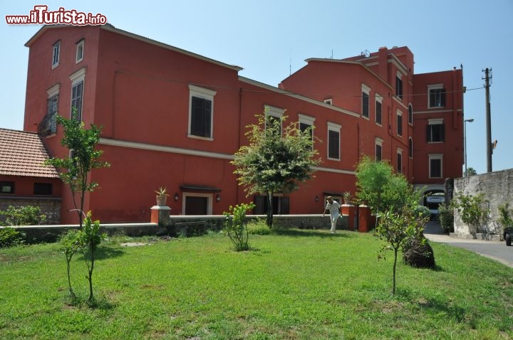 Immagine Ingresso della Solfatara di Pozzuoli: il palazzo della biglietteria
