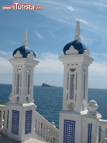 Immagine Ingresso della sclainata che conduce alla grande spiaggia di Benidorm, in Spagna - © jean morrison / Shutterstock.com