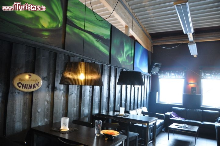 Immagine Interno dell'Aurora Bar il locale a tema "luci del nord" ad Abisko in Svezia