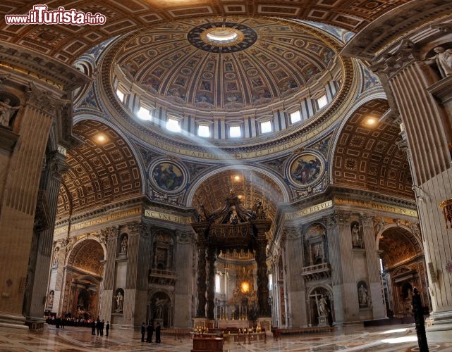 Immagine Interno Basilica San Pietro Vaticano Roma