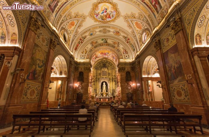 Immagine Interno della Basilica de la Macarena a Siviglia  - © Renata Sedmakova / Shutterstock.com