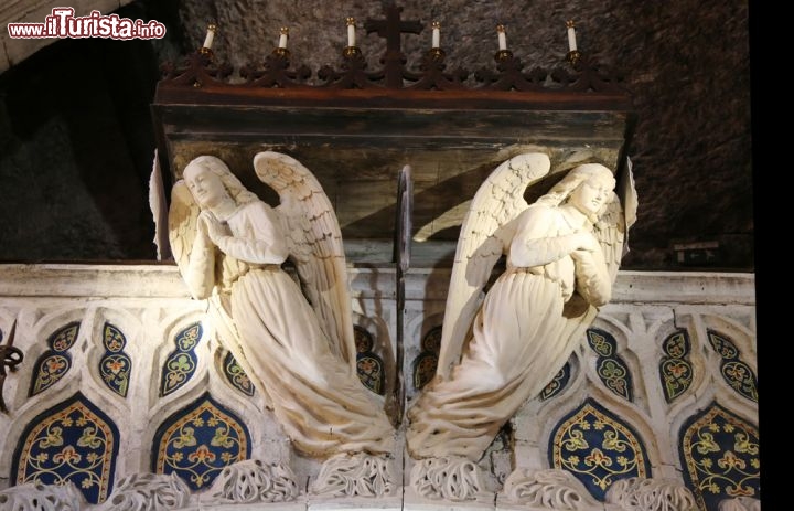 Immagine Interno della Cattedrale di Notre Dame a Rocamadour - © Leonard Zhukovsky / Shutterstock.com