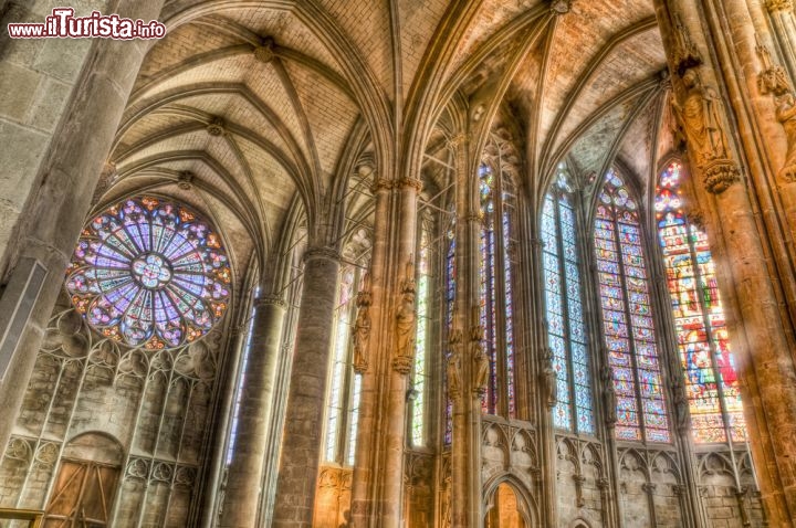 Immagine Interno della Cattedrale di San Nazario e Celso a Carcassonne in Francia. Si nota la sua magnifica architettura gotica - © Anibal Trejo / Shutterstock.com