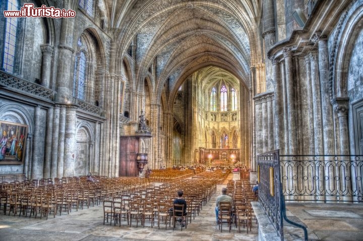 Immagine Interno della Cattedrale di Sant'Andrea a Bordeaux in Francia - © Anibal Trejo / Shutterstock.com