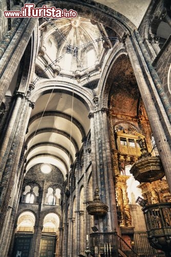 Immagine L'Interno della Cattedrale di San Giacomo a Santiago de Compostela - © F.C.G. / Shutterstock.com