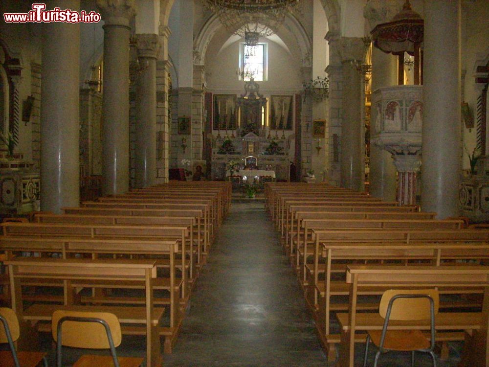 Immagine Interno della  Chiesa di San Nicola a Saponara: è chiamata la Chiesa Matrice - © Ciao411 - Pubblico dominio, Wikipedia