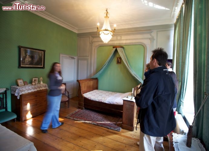 Immagine Interno della Maison Charles de Gaulle a Lille, nel nord est della Francia. Turisti in visita al museo dedicato al generale De Gaulle, presidente della repubblica francese dal 1959 al 1969 - OT Lille / © Laurent Ghesquière