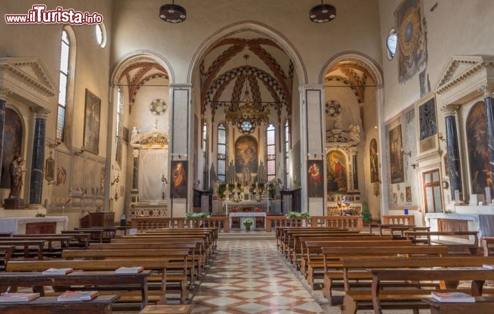 Immagine L'interno della chiesa di San Francesco Grande, nel centro di Padova - © Renata Sedmakova / Shutterstock.com