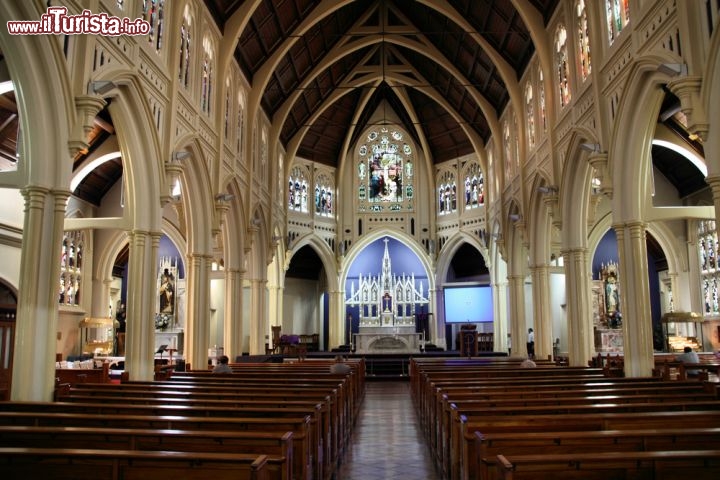 Immagine La Cattedrale di Santa Maria degli Angeli di Wellington, Nuova Zelanda, sorge all'angolo tra Boulcott Street e O'Reily Avenue. La chiesa cattolica dalle linee gotiche fu progettata dall'architetto Frederick de Jersey Clere nel 1919, inaugurata nel 1922 e dichiarata Monumento Storico - © Tupungato / Shutterstock.com