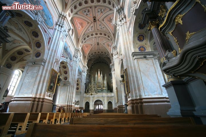 Immagine Interno della cattedrale di Kaunas in Lituania dedicata ai Santi Pietro e Paolo apostoli - © Tatiana Morozova / Shutterstock.com