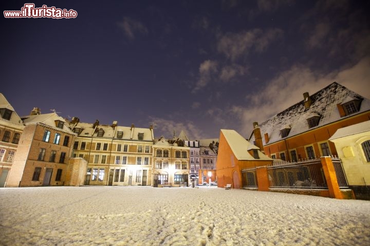 Immagine Inverno a Lille, la neve imbianca il centro citta della Francia. Un suggestivo scorcio fotografico del centro storico di Lille, capoluogo regionale del Nord Passo di Calais - OT Lille / © Laurent Ghesquière