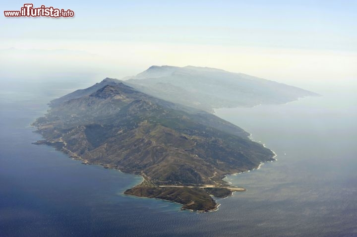 Immagine Isola di Icaria in una vista aerea - © bluecrayola / Shutterstock.com