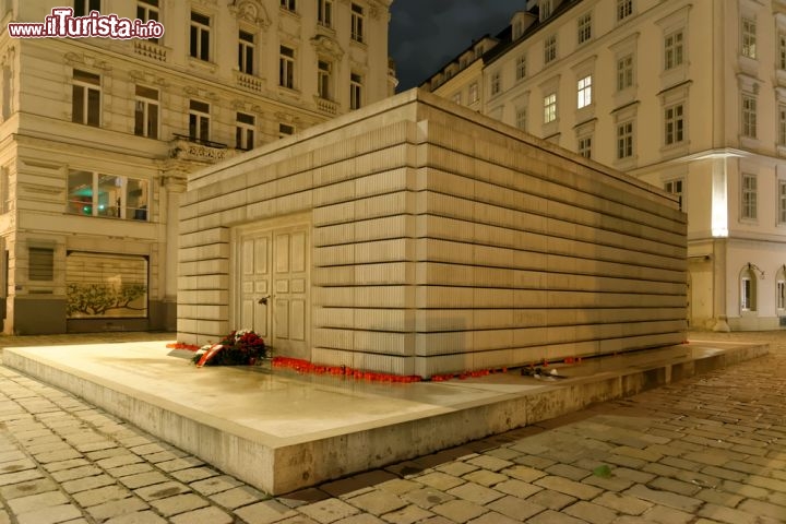Immagine Memoriale dell'Olocausto a Judenplatz, Vienna - © Angelina Dimitrova / Shutterstock.com