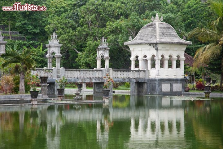 Immagine Karangasem water temple: il tempio d'acqua si trova sull'isola di Bali in Indonesia - © project1photography / Shutterstock.com