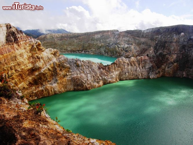 Immagine Kelimutu, gli straordinari laghi vulcanici di Flores, in Indonesia - © almondd / Shutterstock.com